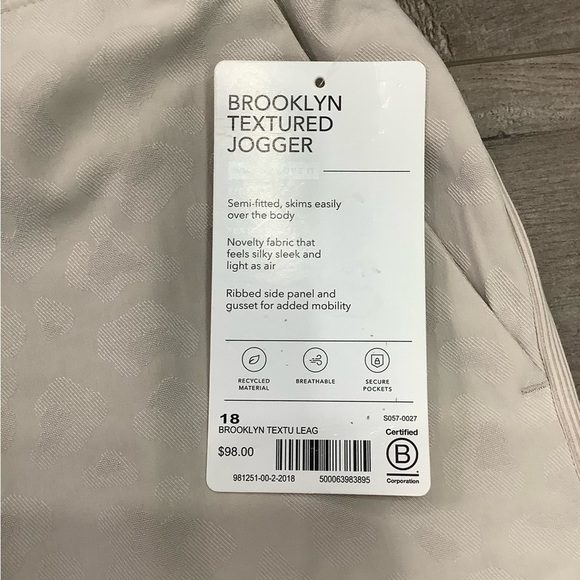 Women’s Athleta 18 Brooklyn Comfortable Joggers Pants Camo Beige Ankle Stretch - Picture 13 of 16